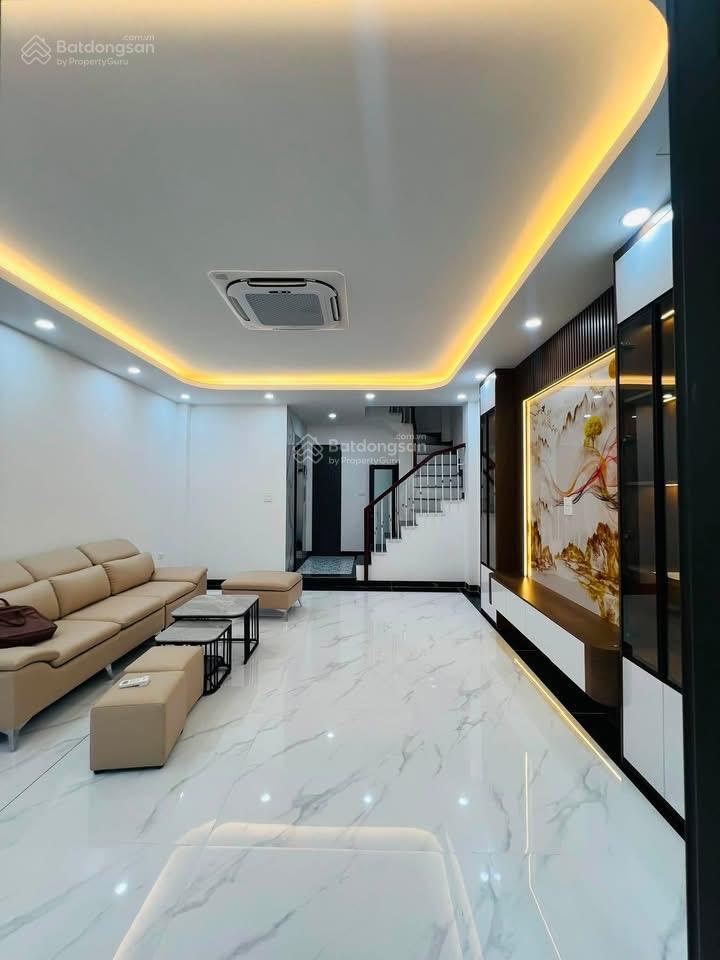 6 tầng thang máy  10m ra ô tô  tương lai cách hoàng quốc việt kéo dài 30m  không quy hoạch
