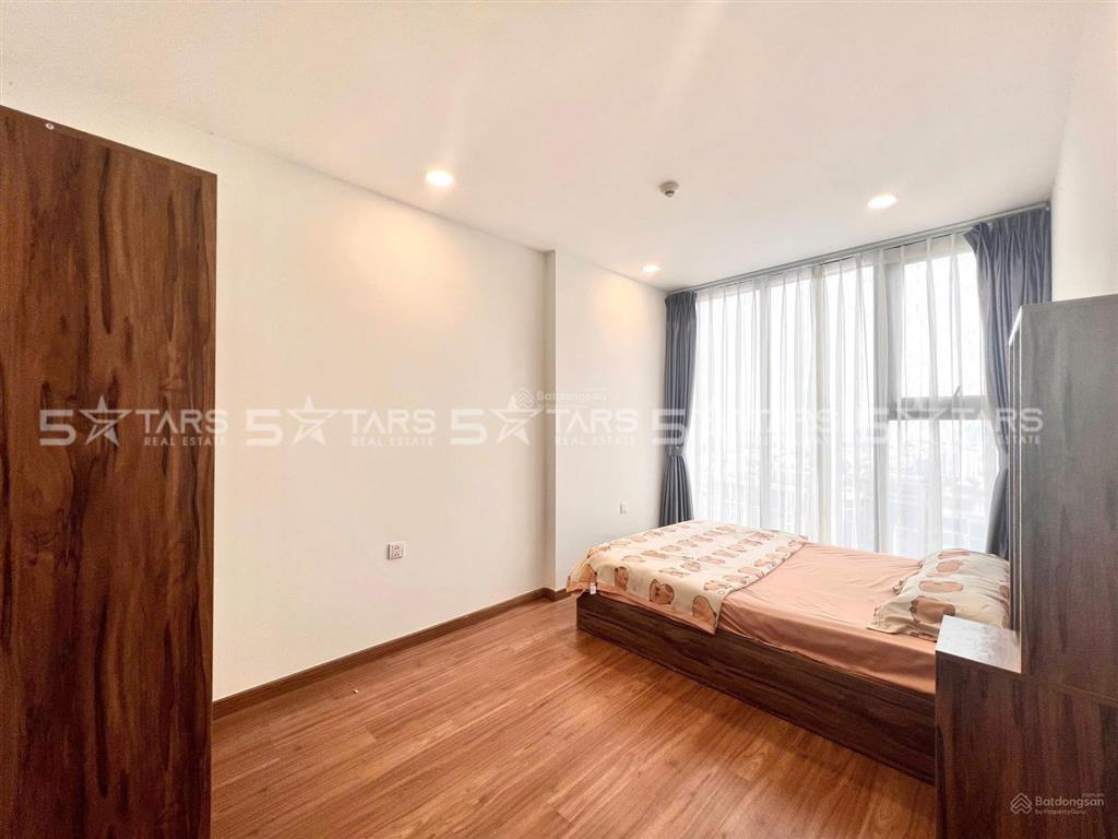 Cho thuê căn 3 phòng ngủ full nội thất diện tích lớn nhất ecogreen giá cực tốt chỉ 20tr
