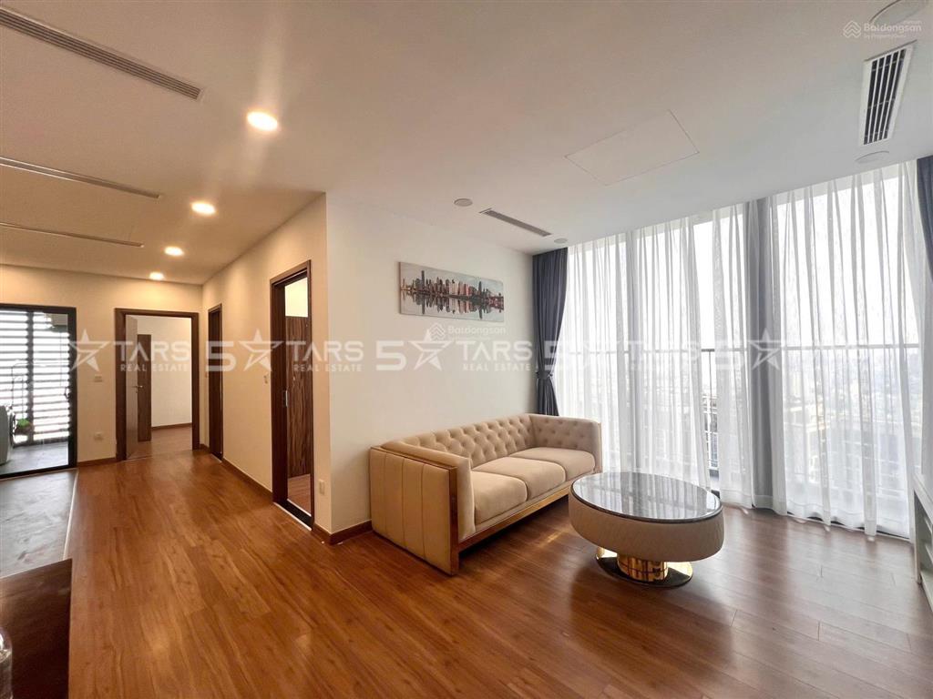 Cho thuê căn 3 phòng ngủ full nội thất diện tích lớn nhất ecogreen giá cực tốt chỉ 20tr