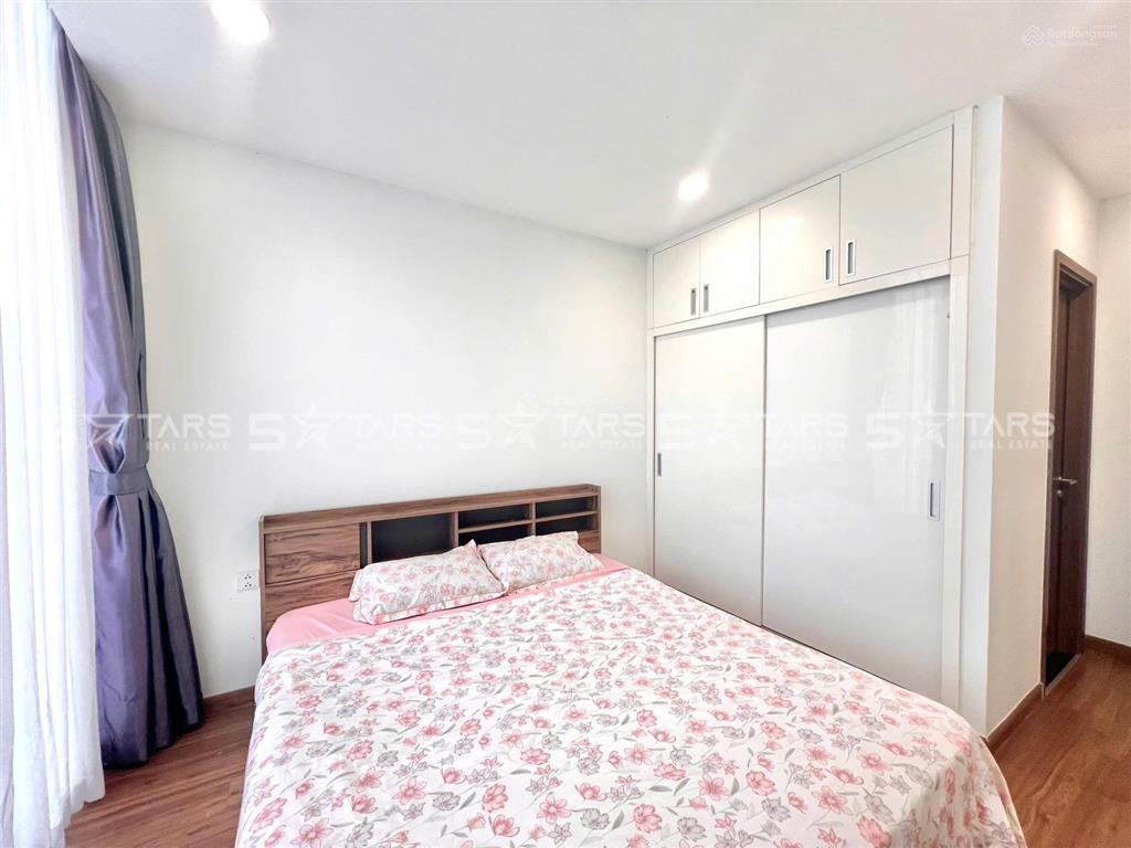 Cho thuê căn 3 phòng ngủ full nội thất diện tích lớn nhất ecogreen giá cực tốt chỉ 20tr