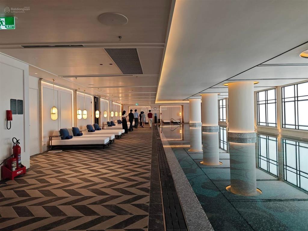 Bán căn hộ chung cư 6 sao the grand hàng bài  hoàn kiếm dt 152m2 3n đang cho thuê 300tr giá 120 ty