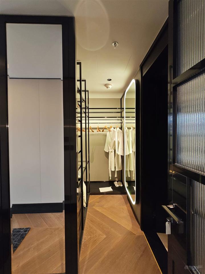 Bán căn hộ chung cư 6 sao the grand hàng bài  hoàn kiếm dt 152m2 3n đang cho thuê 300tr giá 120 ty