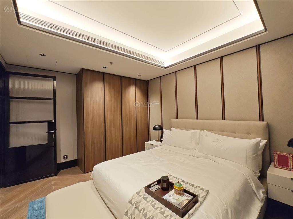 Bán căn hộ chung cư 6 sao the grand hàng bài  hoàn kiếm dt 152m2 3n đang cho thuê 300tr giá 120 ty