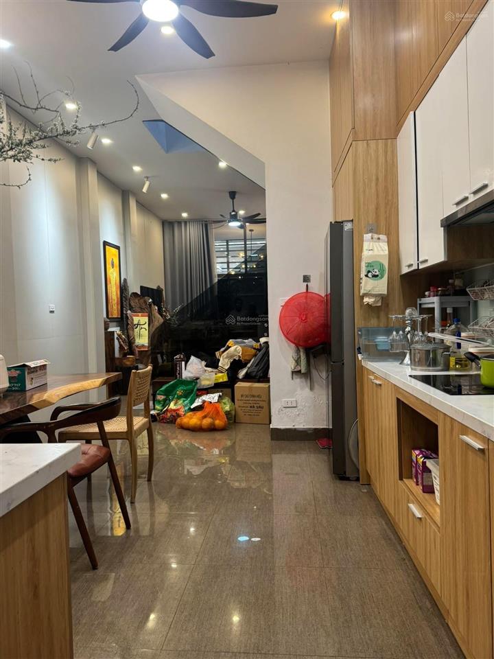 Bán nhà phân lô khu vực lò đúchai bà trưng ô tô nhỏ đỗ cửa dt 60m5tmt 4m giá 22 tỷ gần phố