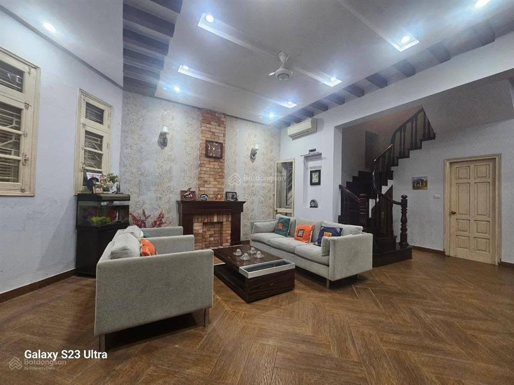 Bán biệt thự vân hồhai bà trưng ngõ nông, xe 3 bác đi bộ ra cv thống nhất dt 90mmt 9.5m giá 21 tỷ