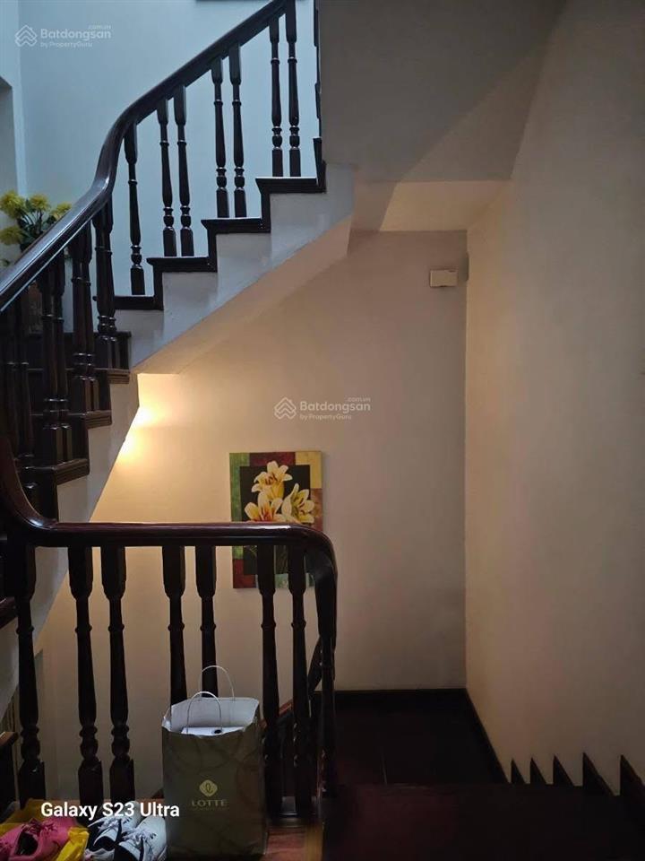 Bán biệt thự vân hồhai bà trưng ngõ nông, xe 3 bác đi bộ ra cv thống nhất dt 90mmt 9.5m giá 21 tỷ