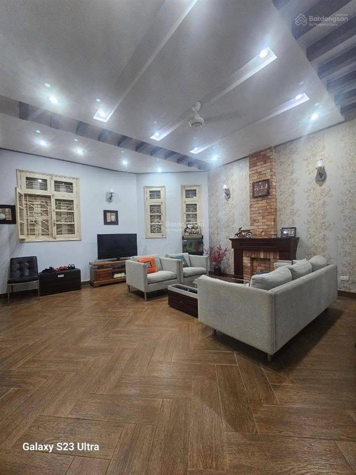 Bán biệt thự vân hồhai bà trưng ngõ nông, xe 3 bác đi bộ ra cv thống nhất dt 90mmt 9.5m giá 21 tỷ