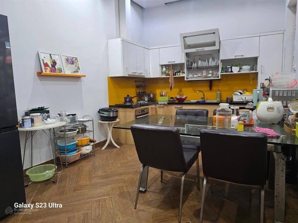 Bán biệt thự vân hồhai bà trưng ngõ nông, xe 3 bác đi bộ ra cv thống nhất dt 90mmt 9.5m giá 21 tỷ