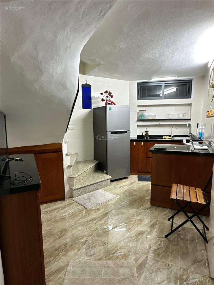 Bán nhà hàng chuối ngõ nông đẹp sạch sẽ gần phố lô góc dt 48m4 tầng mt 5,3m giá 19.1 tỷ