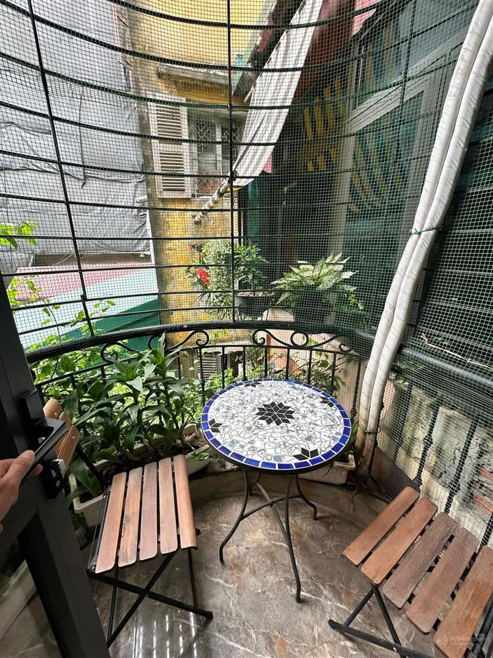 Bán nhà hàng chuối ngõ nông đẹp sạch sẽ gần phố lô góc dt 48m4 tầng mt 5,3m giá 19.1 tỷ