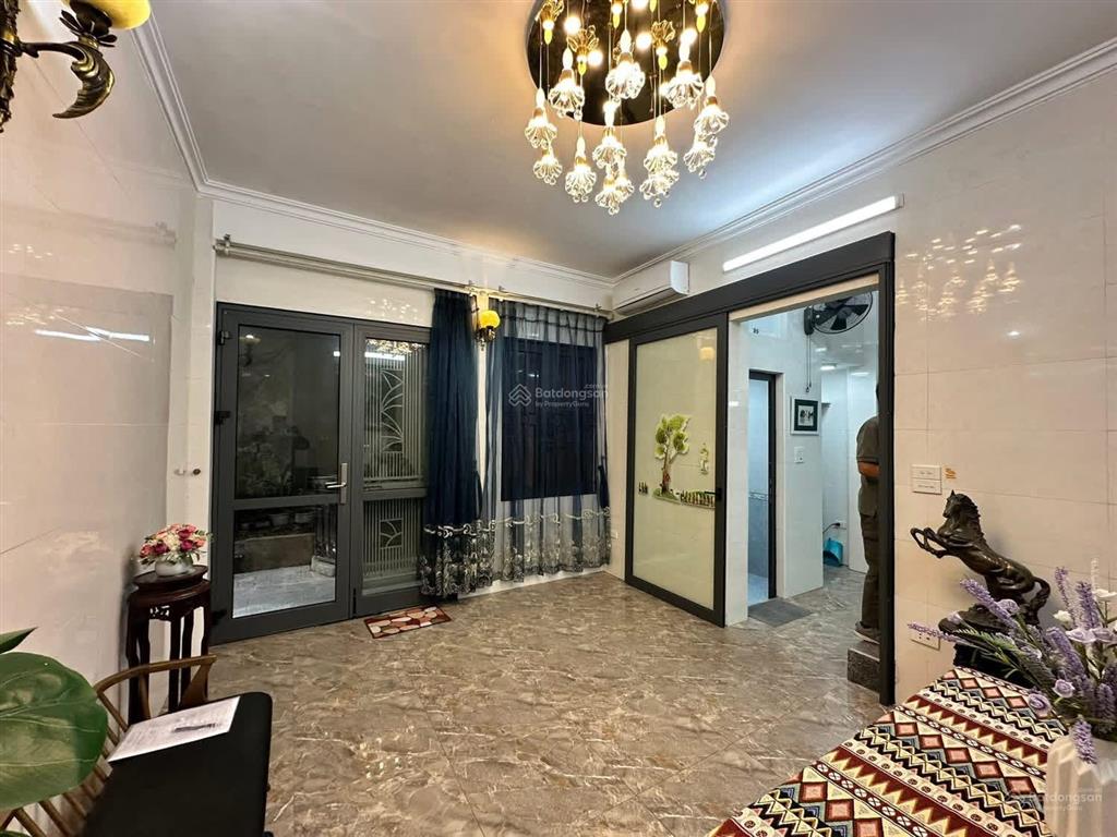 Bán nhà hàng chuối ngõ nông đẹp sạch sẽ gần phố lô góc dt 48m4 tầng mt 5,3m giá 19.1 tỷ