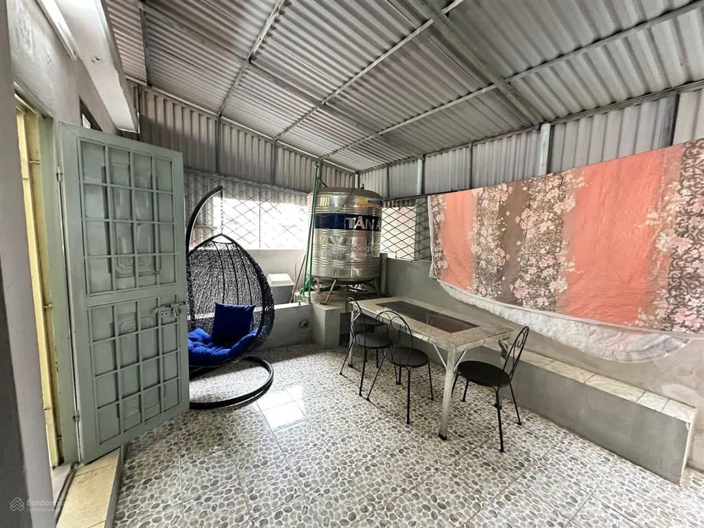 Bán nhà hàng chuối ngõ nông đẹp sạch sẽ gần phố lô góc dt 48m4 tầng mt 5,3m giá 19.1 tỷ