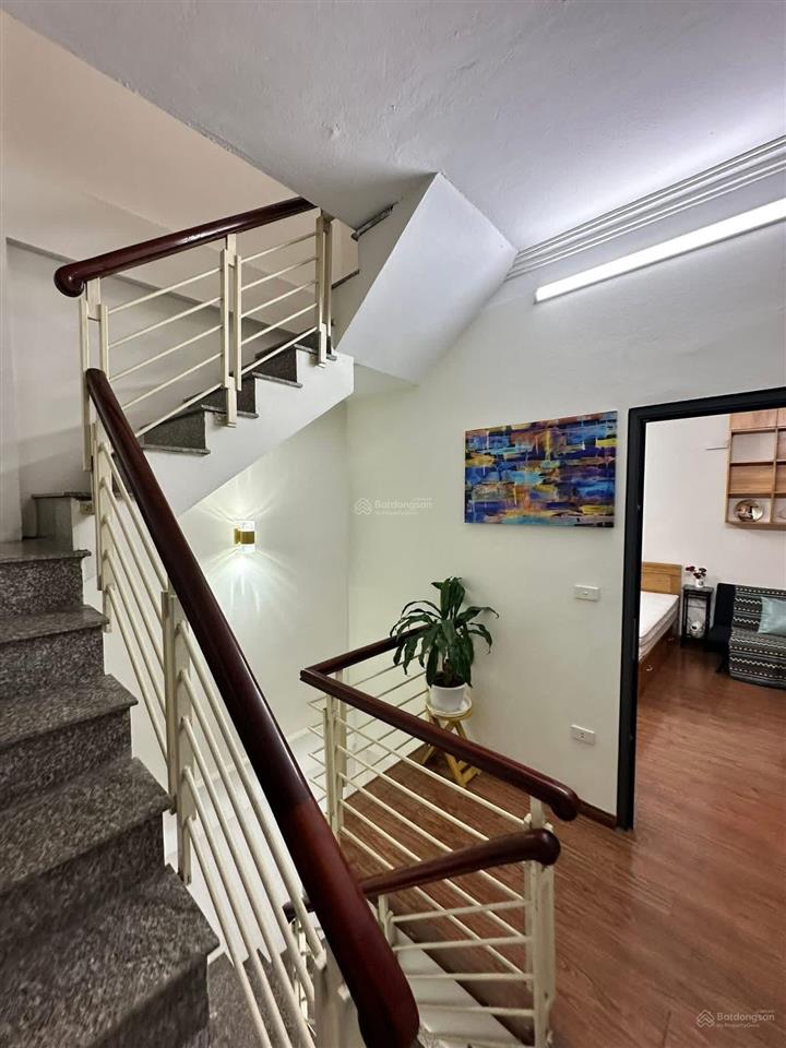 Bán nhà hàng chuối ngõ nông đẹp sạch sẽ gần phố lô góc dt 48m4 tầng mt 5,3m giá 19.1 tỷ