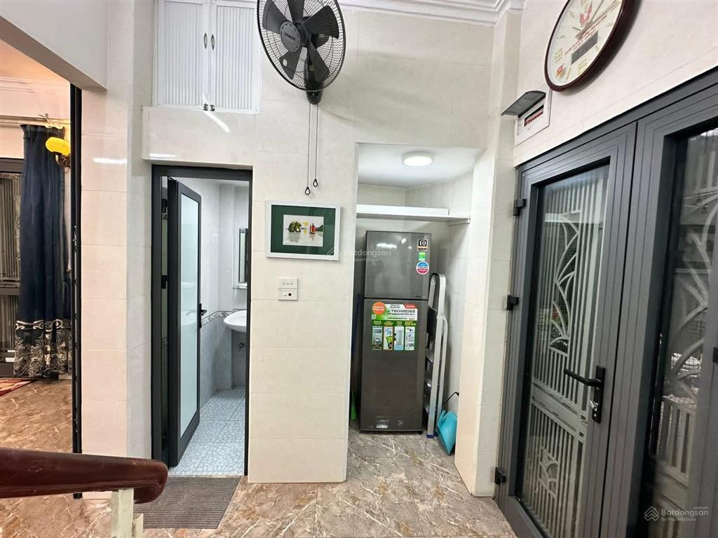 Bán nhà hàng chuối ngõ nông đẹp sạch sẽ gần phố lô góc dt 48m4 tầng mt 5,3m giá 19.1 tỷ