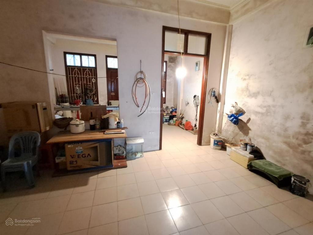 Bán nhà hàng bàihoàn kiếm vị trí vàng 1p ra hồ gươm thoáng trước sau dt 42m5tmt5,2m giá 27,8 tỷ