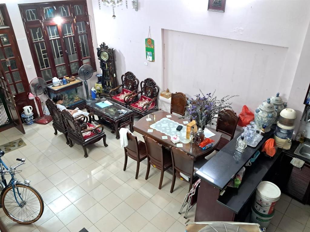 Bán nhà hàng bàihoàn kiếm vị trí vàng 1p ra hồ gươm thoáng trước sau dt 42m5tmt5,2m giá 27,8 tỷ