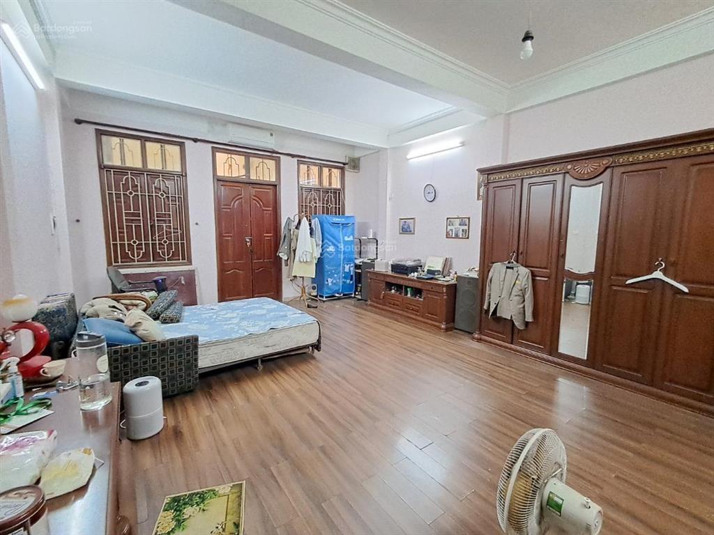 Bán nhà hàng bàihoàn kiếm vị trí vàng 1p ra hồ gươm thoáng trước sau dt 42m5tmt5,2m giá 27,8 tỷ