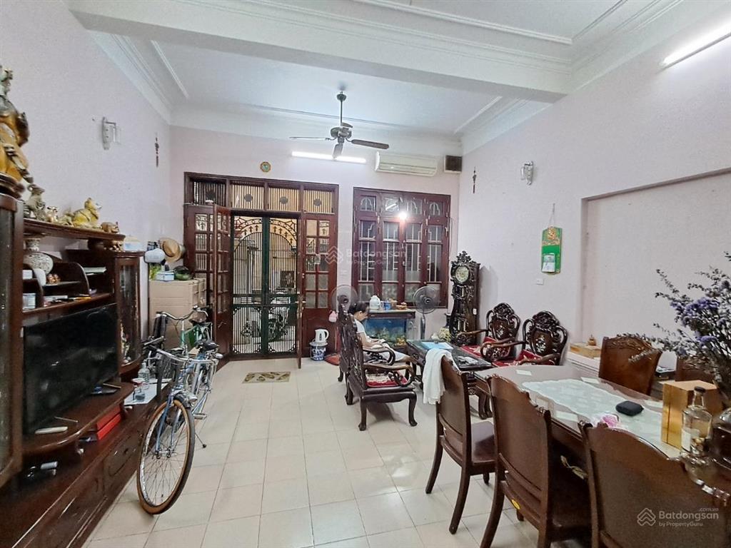 Bán nhà hàng bàihoàn kiếm vị trí vàng 1p ra hồ gươm thoáng trước sau dt 42m5tmt5,2m giá 27,8 tỷ