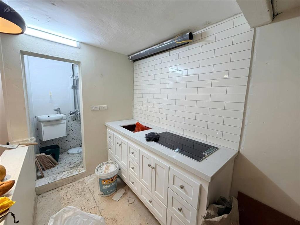 Bán nhà lò đúc hai bà trưng ngõ nông rộng, gần phố thoáng sáng dt 27m4tmặt tiền 5,6m giá 8.9 tỷ
