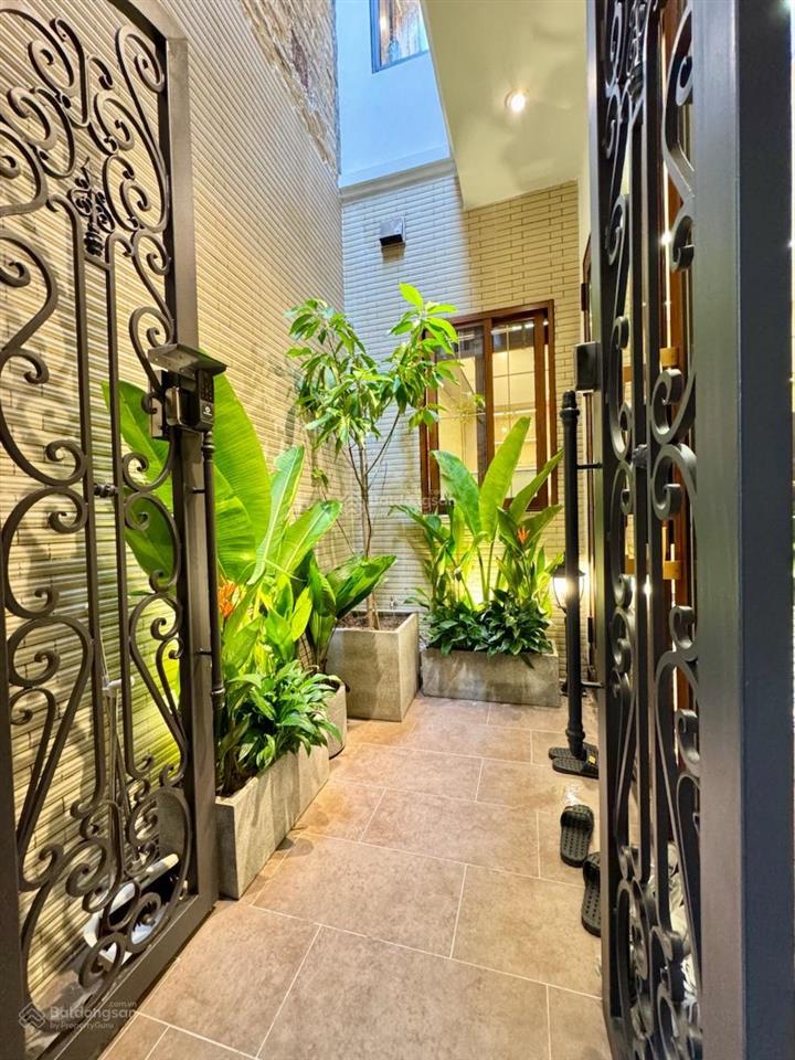 Bán nhà riêng 40m2 tại trần khát chân, quận hai bà trưng, giá cực chất 12 tỷ full nội thất cao cấp