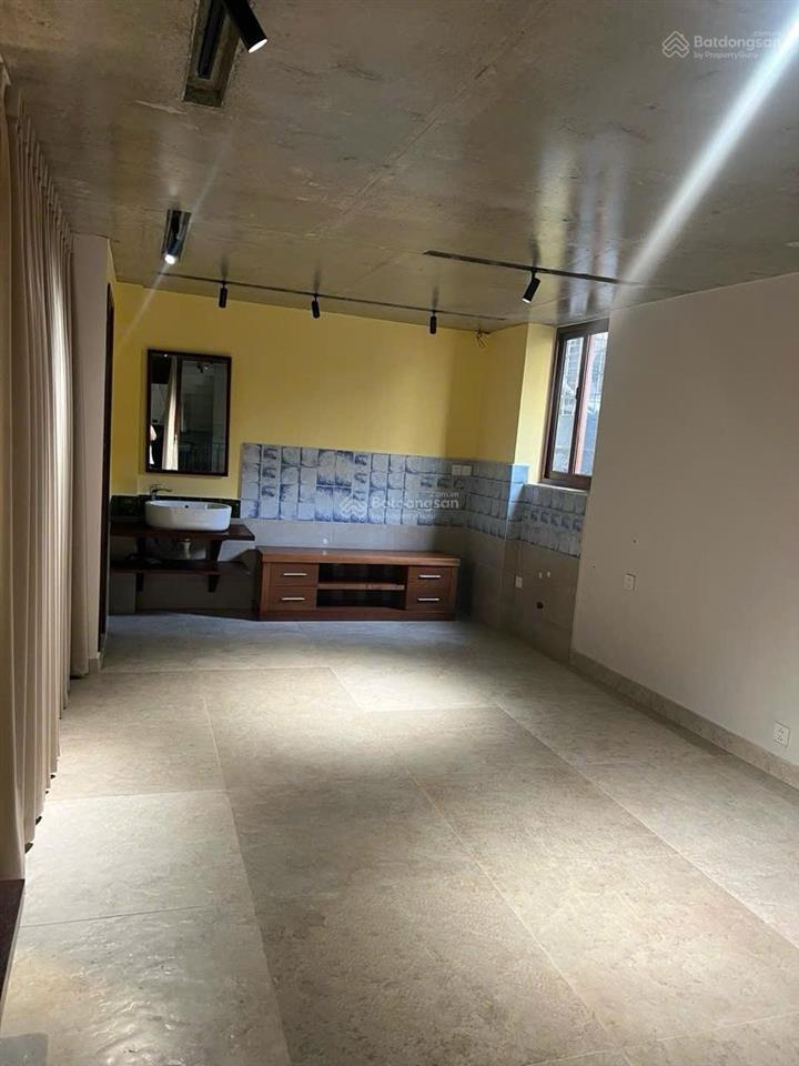 Bán nhà triệu việt vươnghbt ở hoặc cho thuêgần phố dt 52m7 tầng thang máymt 12m giá 25tỷ
