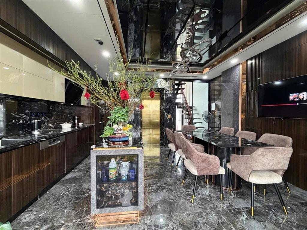 Bán nhà khu vực hai bà trưng, lò đúc 1 nhà ra phố nội thất vip dt 48m2, 8 tầng, mt 5.2m giá 24,9 tỷ