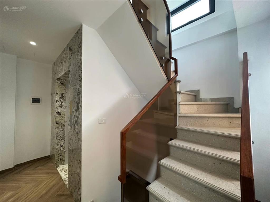 Bán nhà lò đúchai bà trưng ngõ nông gần phố nhà mới thang máy sổ 36m thực tế 406tầngmt8m 18 tỷ
