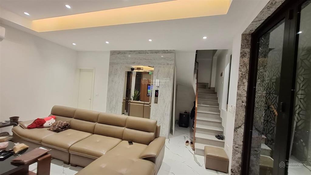 Bán nhà triệu việt vương, hoàn kiếm sát phố 6 tầng thang máy dt 50m giá 21.8 tỷ có thương lượng