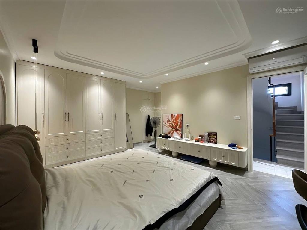 Bán nhà triệu việt vương, hoàn kiếm sát phố 6 tầng thang máy dt 50m giá 21.8 tỷ có thương lượng