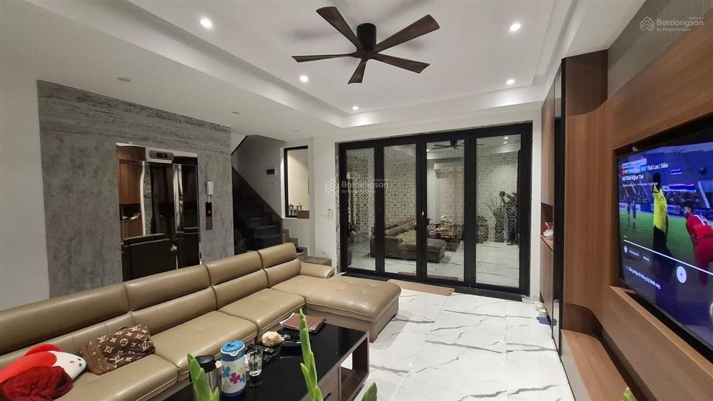 Bán nhà triệu việt vương, hoàn kiếm sát phố 6 tầng thang máy dt 50m giá 21.8 tỷ có thương lượng
