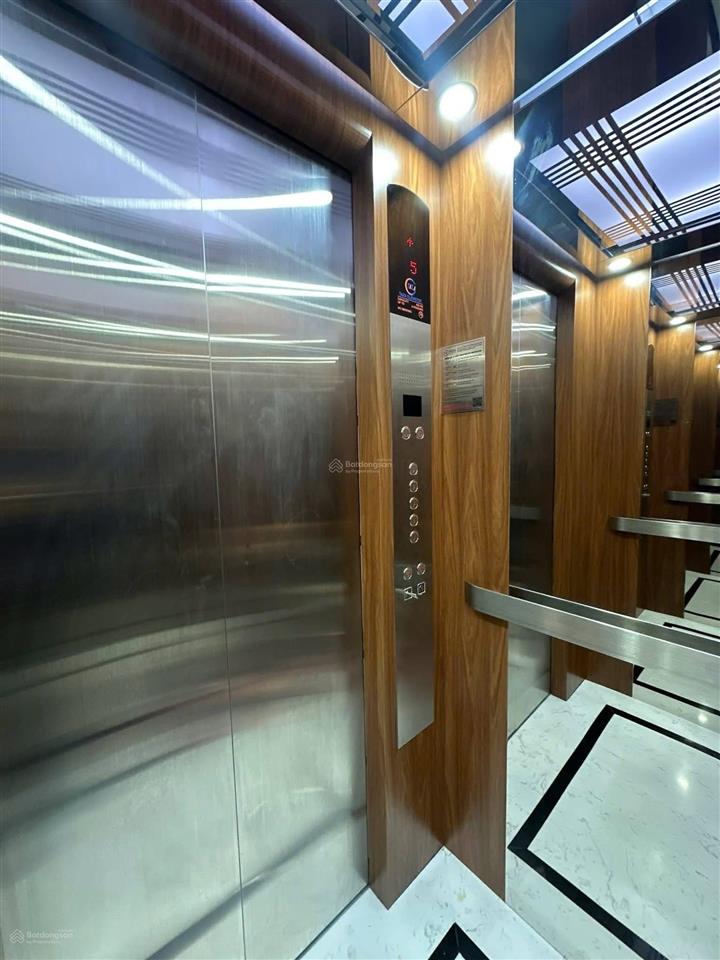 Bán nhà triệu việt vương, hoàn kiếm sát phố 6 tầng thang máy dt 50m giá 21.8 tỷ có thương lượng