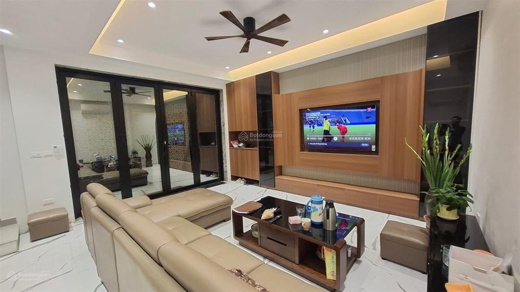 Bán nhà triệu việt vương, hoàn kiếm sát phố 6 tầng thang máy dt 50m giá 21.8 tỷ có thương lượng