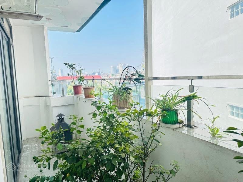 Bán nhà kim ngưu 1 nhà ra phố đang kinh doanh khách sạn dt 3506 tầng mt 10m75 tỷ doanh thu 300tr