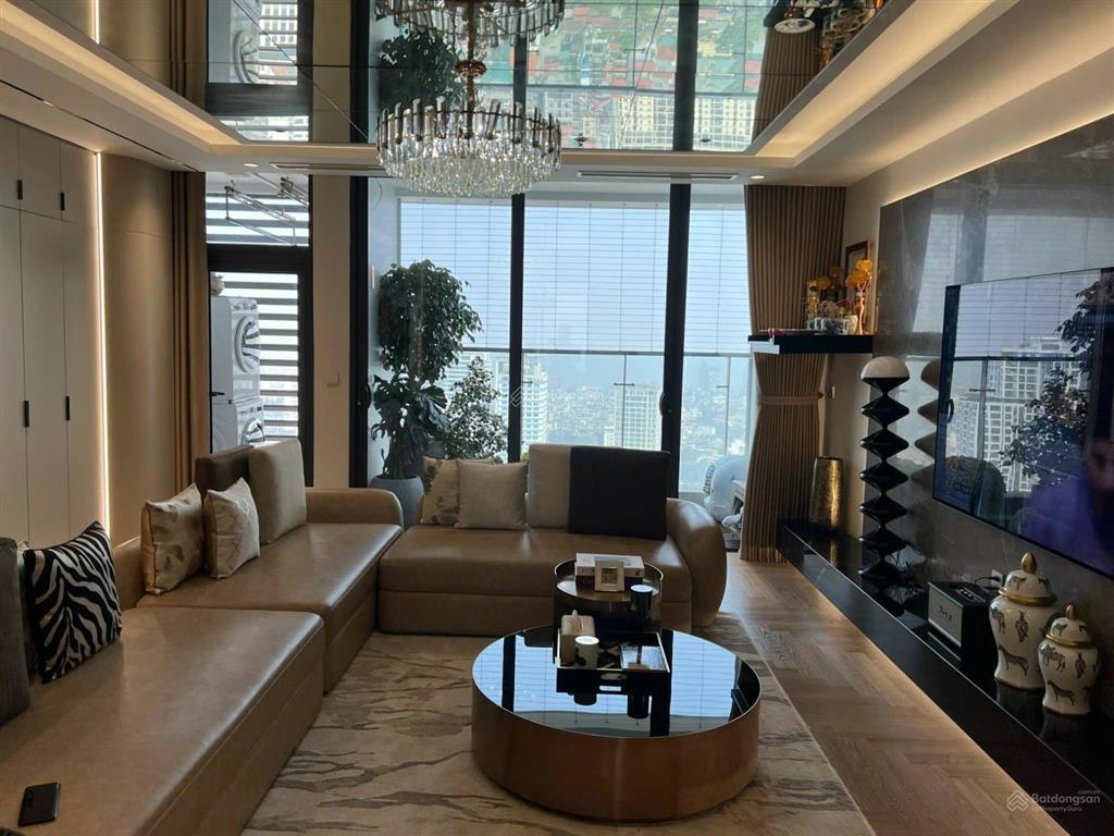 Cho thuê căn hộ chung cư cao cấp toà m1 metropolis 29 liễu giai dt 146m4 ngủ giá 65tr nội thất xin