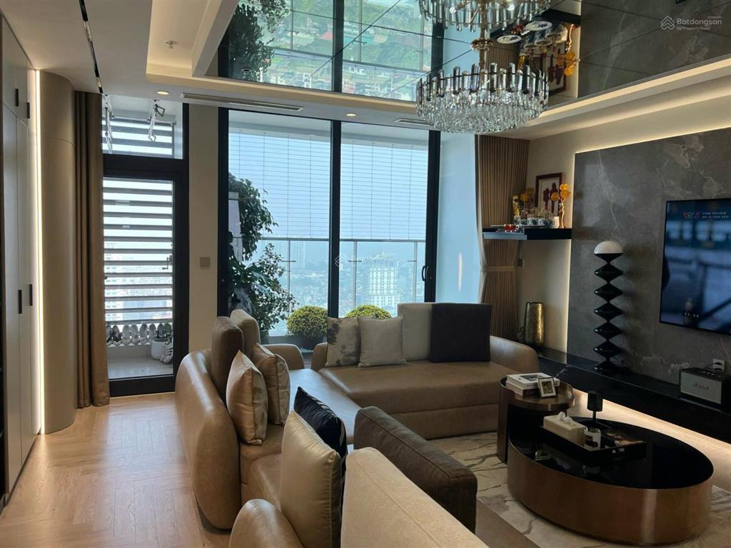 Cho thuê căn hộ chung cư cao cấp toà m1 metropolis 29 liễu giai dt 146m4 ngủ giá 65tr nội thất xin