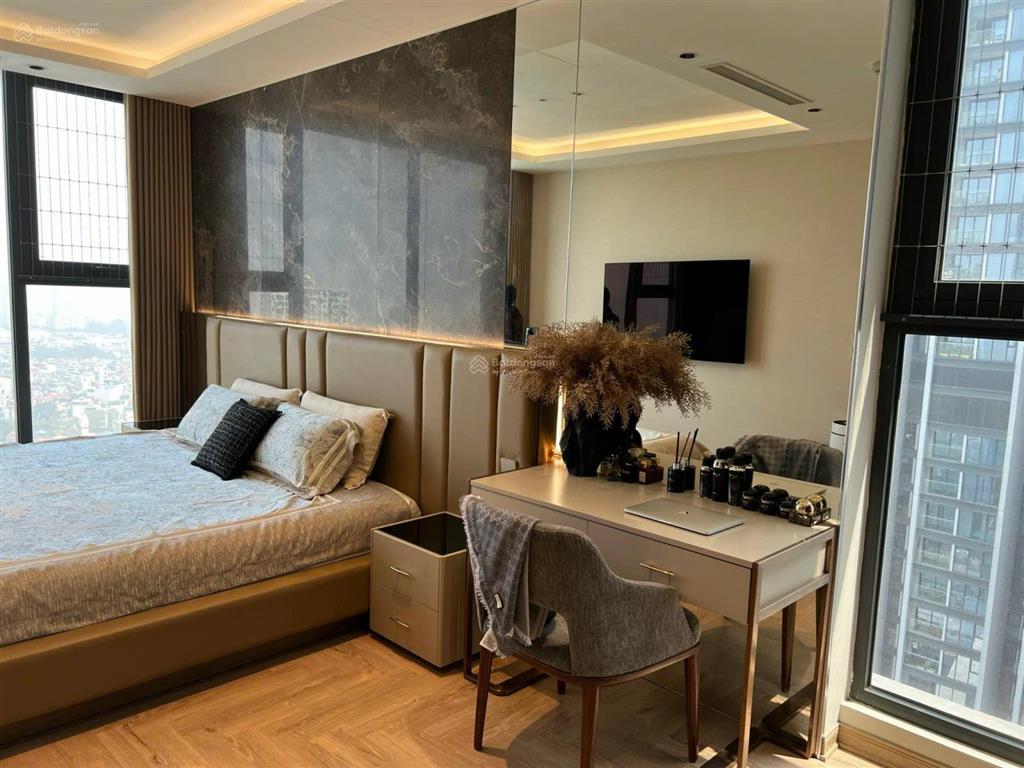 Cho thuê căn hộ chung cư cao cấp toà m1 metropolis 29 liễu giai dt 146m4 ngủ giá 65tr nội thất xin
