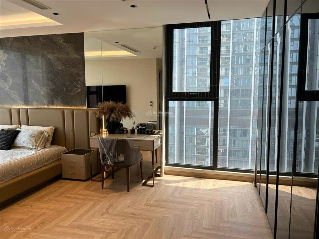 Cho thuê căn hộ chung cư cao cấp toà m1 metropolis 29 liễu giai dt 146m4 ngủ giá 65tr nội thất xin