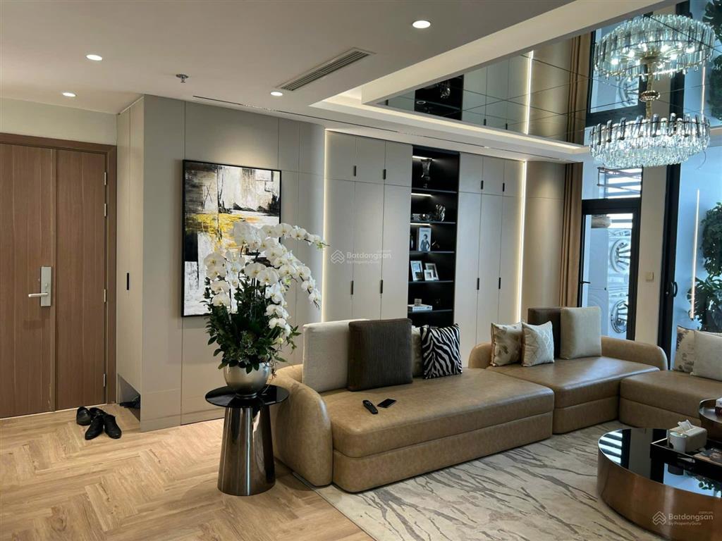 Cho thuê căn hộ chung cư cao cấp toà m1 metropolis 29 liễu giai dt 146m4 ngủ giá 65tr nội thất xin