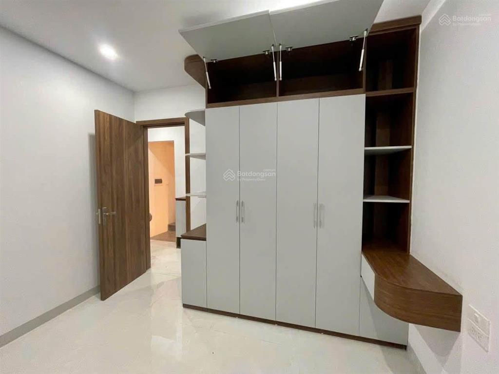Bán nhà trung tâm hoàn kiếm gần ks hilton vừa ở vừa cho thuê dt 64m2, 6t thang máy, mt 11m 37,9 tỷ