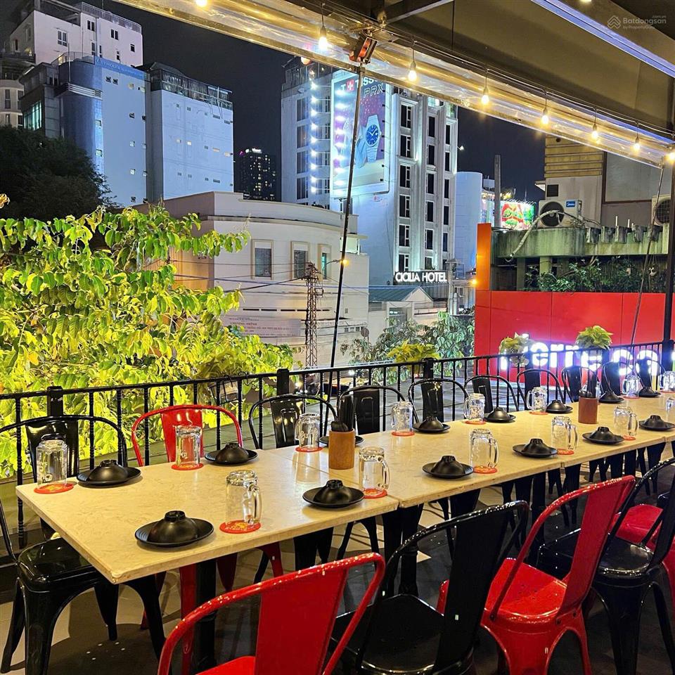 Bán nhà góc 2 mt cách mạng tháng 8  dt 8 x 26m.  hđt 154 triệu / tháng  giá 38 tỷ