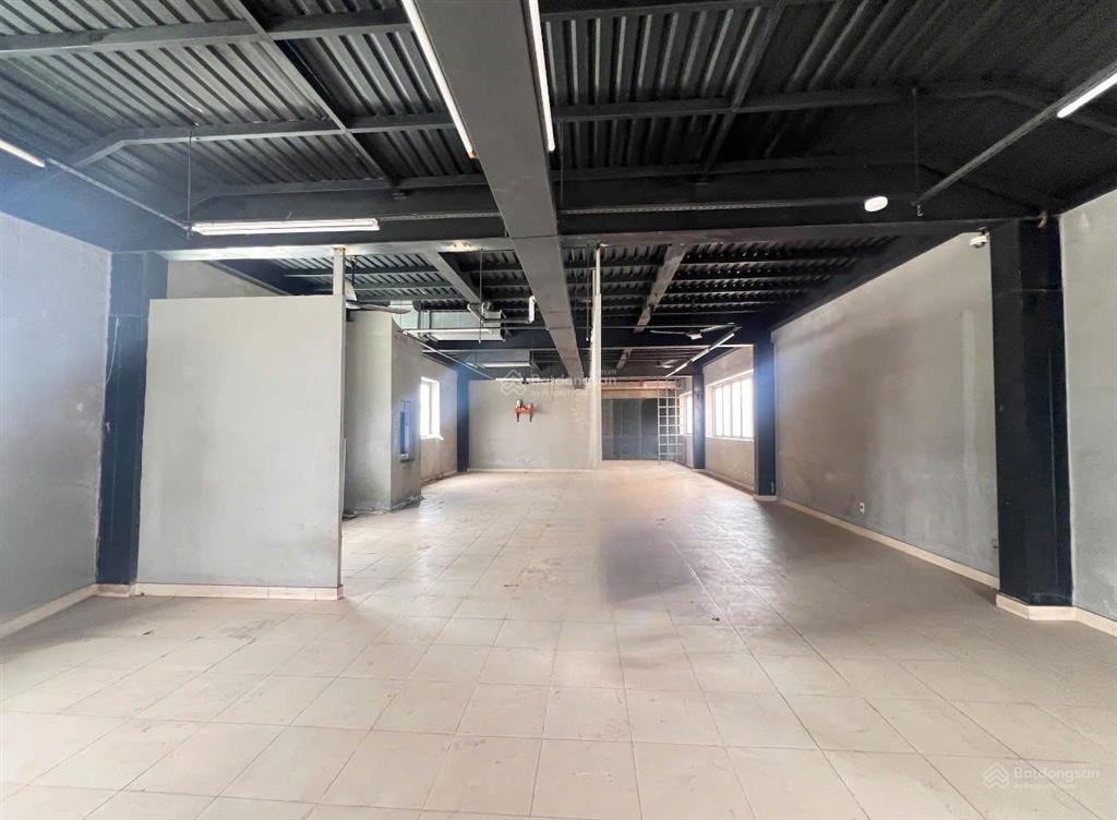 Cần bán gấp tòa mặt tiền cộng hòadiện tích 10x30mkết cấu hầm 7 tầnggía 50 tỷ thương lượng