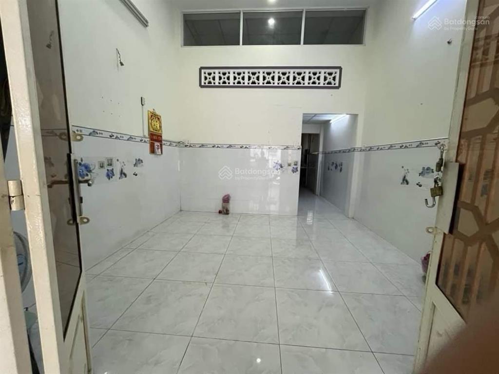 Bán gấp! nhà kiên cố đường phan văn hớn, cạnh chợ bà điểm dt 70m2 shr bao mọi thuế phí