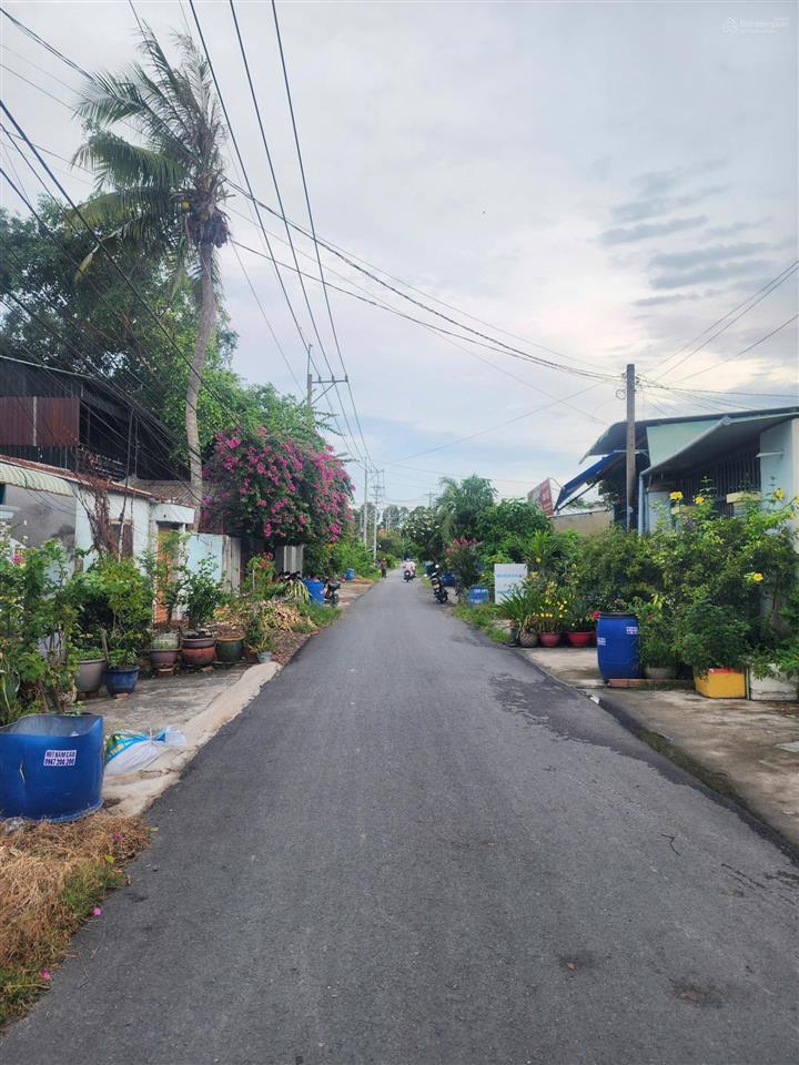 Bán đất tặng nhà vườn ngay trung tâm thị trấn củ chi, đường nguyễn văn khạ 10x43=436m2 shr 1tỷ050