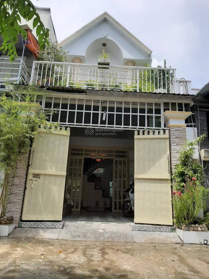 Bán nhà đẹp 1 trệt 1 lầu cách ngã tư an sương 500m sổ riêng giá 1 tỷ 2 4x14.25=57m2 đường song hành