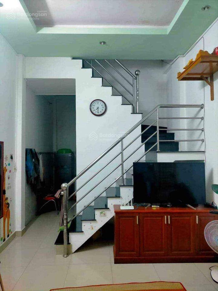Bán nhà nguyên căn trệt lầu chợ tân chánh hiệp ql1a 4x17=68m2 shr cho thuê trọ 14tr/tháng