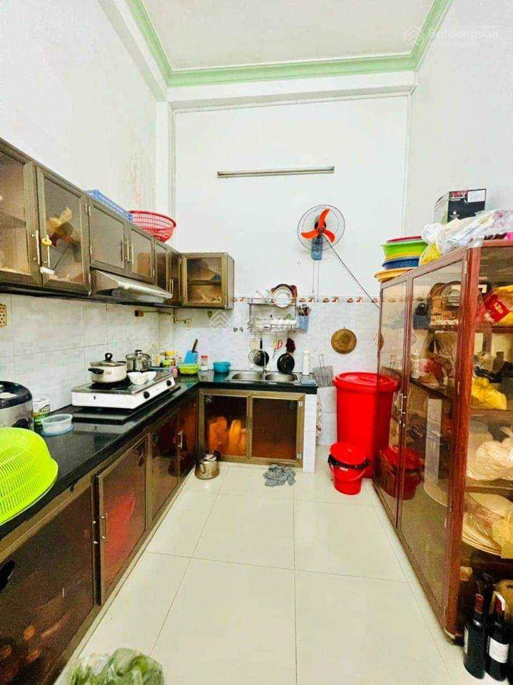 Bán nhà nguyên căn trệt lầu chợ tân chánh hiệp ql1a 4x17=68m2 shr cho thuê trọ 14tr/tháng