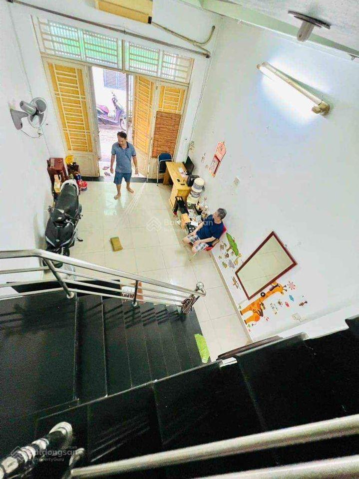 Bán nhà nguyên căn trệt lầu chợ tân chánh hiệp ql1a 4x17=68m2 shr cho thuê trọ 14tr/tháng