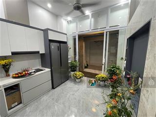 Bán nhà riêng đội cấnsiêu vip ba đình  ngõ thông  gần ô tô  ở ngay 5 tầng giá 7,55 tỷ.