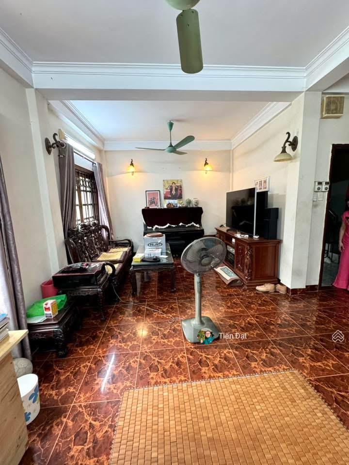 Bán nhà láng hạ 39m2nhà 5 tầngngõ ba gác  mặt tiền đẹp  sổ hoa hậu  ở ngay  giá 11,5 tỷ