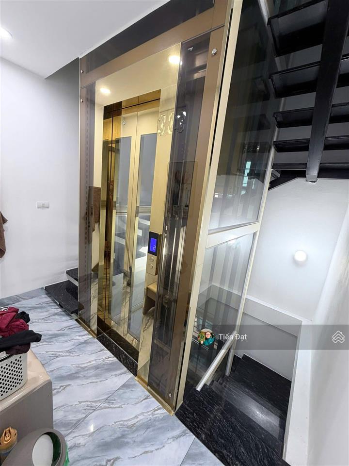 Bán nhà nguyên hồng 30m25 tầng
thang máy xịn  ngõ thông ba gác tránh  nhà đẹp ở luôn giá 10,5 tỷ